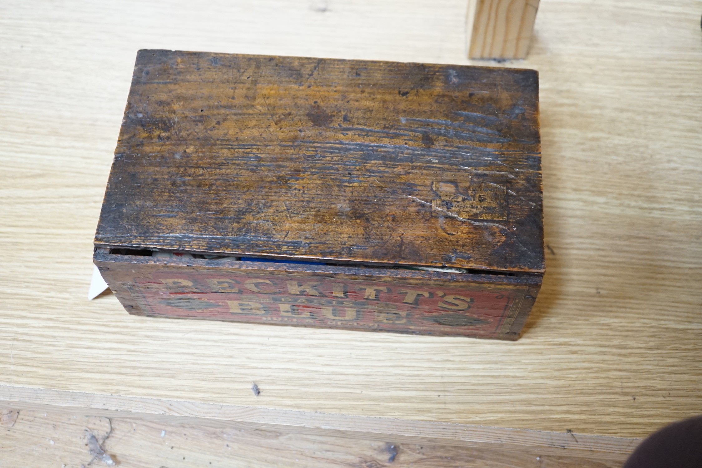 A Reckitt's Blue, Paris wooden box containing five unused packets of Robin’s Starch, box 24.5cms wide x 10cms high